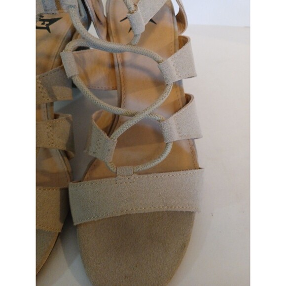 Lust For Life L-Daphne Tan Strappy Block Heel Womens 8.5 Gently Used Pretty - Picture 14 of 16